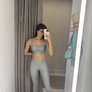 Conjunto Fitness Flor Bela Prata Elegance – Brilho e Conforto no Dia a Dia